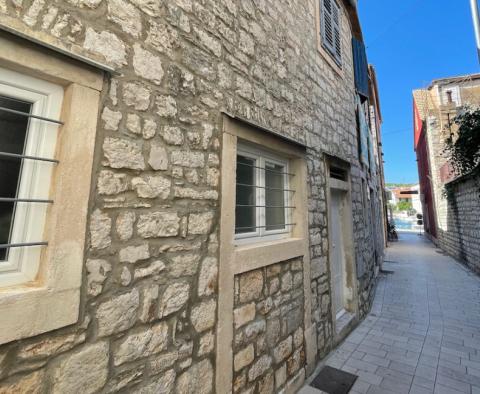 Charmantes Steinhaus 20 Meter vom Meer entfernt in Stari-Grad, Hvar, zu verkaufen - foto 2
