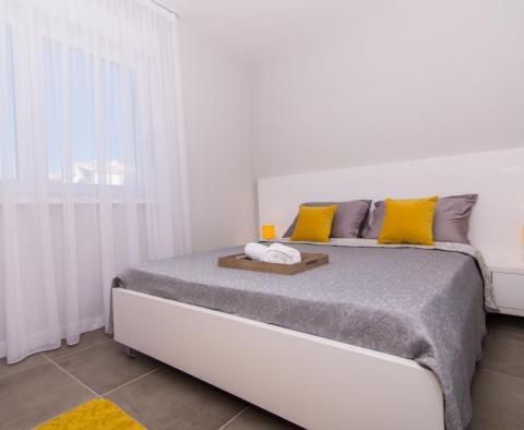 Na sprzedaż dwie zupełnie nowe wille w Kastel Kambelovac z basenami w pakiecie - pic 28