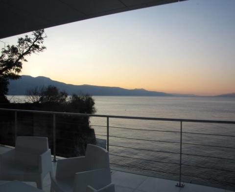 Ohromující vila na pobřeží v Rijece s panoramatickým zasklením - pic 17
