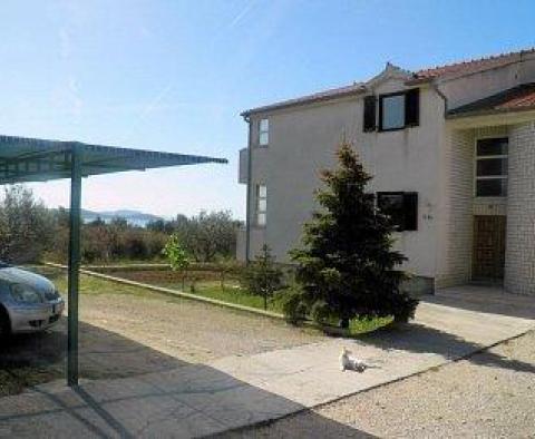 Mini-hôtel à Tribunj avec vue magnifique sur la mer, 5 appartements - pic 5