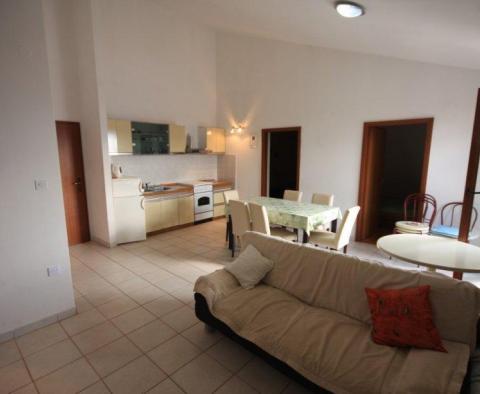 Mini-hôtel à Tribunj avec vue magnifique sur la mer, 5 appartements - pic 12