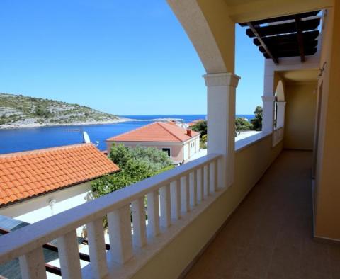 Új ház csodálatos kilátással a tengerre terasszal és apartmanokkal 50 méterre a strandtól Razanj városában, Sibenik, Horvátország - pic 2