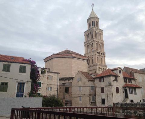 Priceless renovation property in the center of Split, great investment 