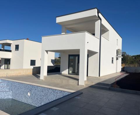 New villa with sea view in Vodnjan area, for sale - pic 2