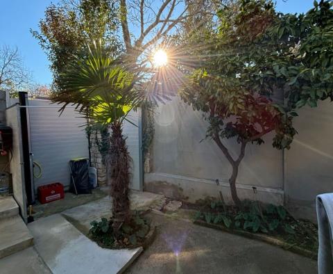 Maison avec deux unités résidentielles à 400 mètres de la mer à Medulin, à vendre - pic 8