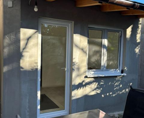 Maison avec deux unités résidentielles à 400 mètres de la mer à Medulin, à vendre - pic 33