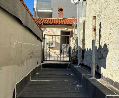 Maison avec deux unités résidentielles à 400 mètres de la mer à Medulin, à vendre - pic 39