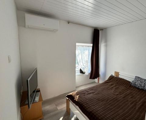 Maison avec deux unités résidentielles à 400 mètres de la mer à Medulin, à vendre - pic 43