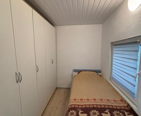 Maison avec deux unités résidentielles à 400 mètres de la mer à Medulin, à vendre - pic 46