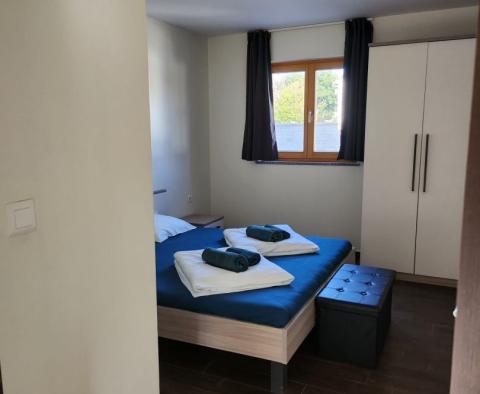 Velká rekreační vila s bazénem v Valbandon, na prodej - pic 21