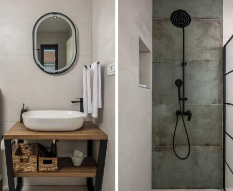 Új építésű villa medencével, második sorban a tengertől Zadar környékén, eladó - pic 13