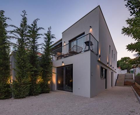 Új építésű villa medencével, második sorban a tengertől Zadar környékén, eladó - pic 17