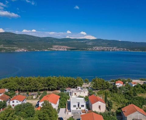 Új építésű villa medencével, második sorban a tengertől Zadar környékén, eladó - pic 23