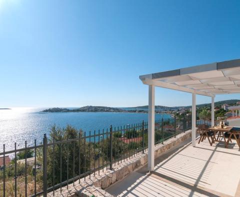 Villa mit atemberaubendem Meerblick in der Region Rogoznica, zu verkaufen - foto 8