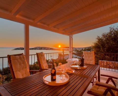 Villa mit atemberaubendem Meerblick in der Region Rogoznica, zu verkaufen - foto 27