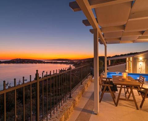 Villa mit atemberaubendem Meerblick in der Region Rogoznica, zu verkaufen - foto 28