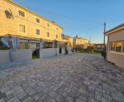 Porec környékén három lakásos kőház eladó - pic 3