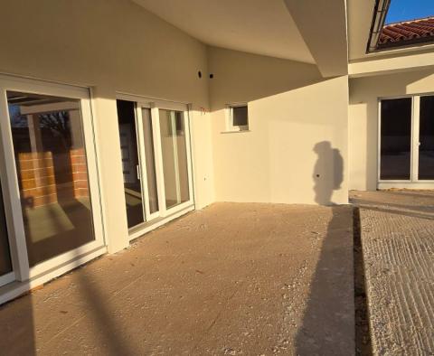 Villa neuve à Barban, à vendre - pic 11