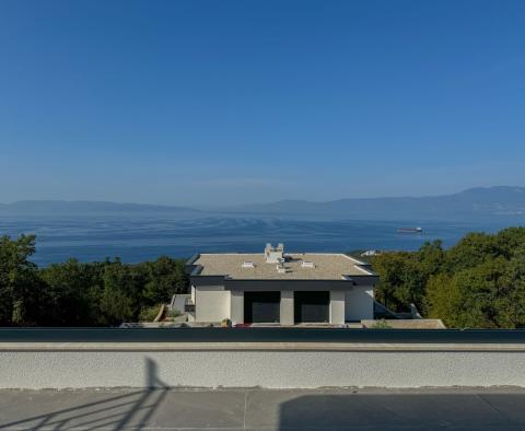 Villa exclusive avec piscine et garage et vue panoramique sur la mer à Kostrena, à vendre - pic 2