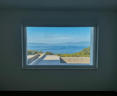 Nová moderní vila s nekonečným bazénem, garáží, zahradou, panoramatickým výhledem na moře v Kostreně, na prodej - pic 14