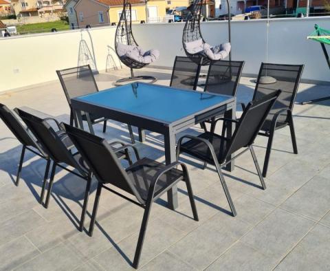 Appartement au premier étage avec vue sur la mer à Porec, à vendre - pic 2