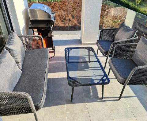 Appartement au premier étage avec vue sur la mer à Porec, à vendre - pic 3