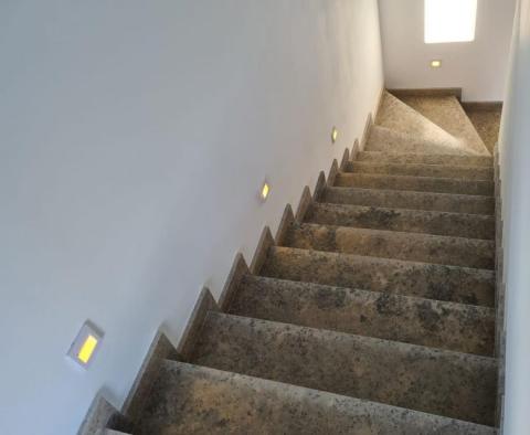 Appartement au premier étage avec vue sur la mer à Porec, à vendre - pic 12