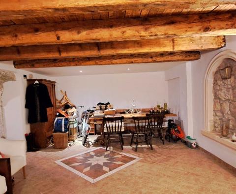 Velmi zvláštní dům v Selce, 150 m od moře, na prodej - pic 4