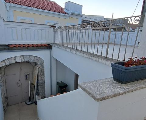 Velmi zvláštní dům v Selce, 150 m od moře, na prodej - pic 15