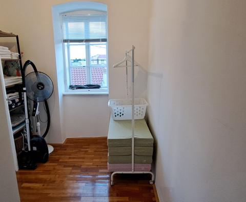 Velmi zvláštní dům v Selce, 150 m od moře, na prodej - pic 24