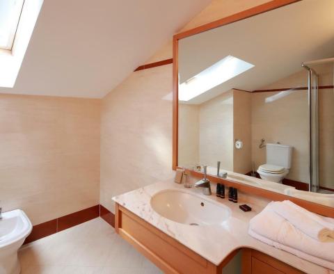 Luxueux penthouse en bord de mer à Selce, à vendre - pic 17