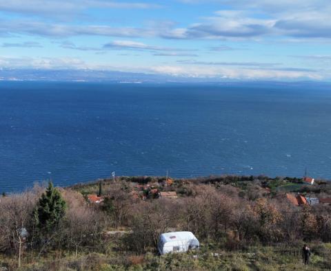 Stavební pozemek s panoramatickým výhledem na moře v Moščenici na prodej - pic 2