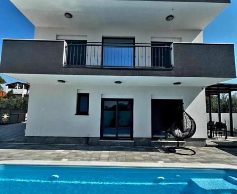 Új építésű villa Vodicében, eladó - pic 27