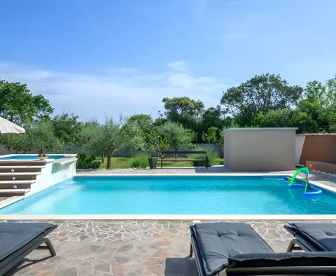 House with swimming pool and spacious garden in Pula, for sale - pic 11