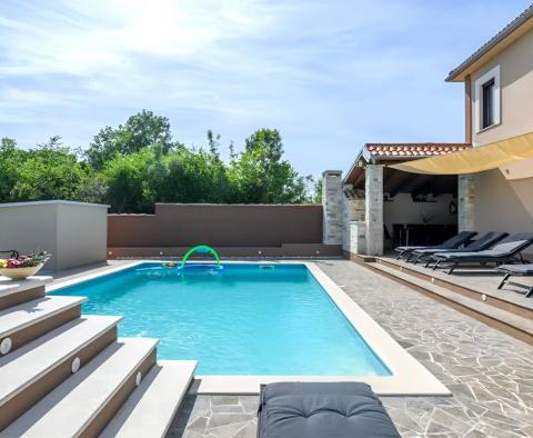 House with swimming pool and spacious garden in Pula, for sale - pic 15