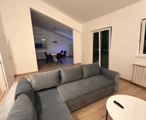 Haus mit 2 Wohnungen in der 2. Reihe zum Meer in Brodarica, zu verkaufen - foto 10