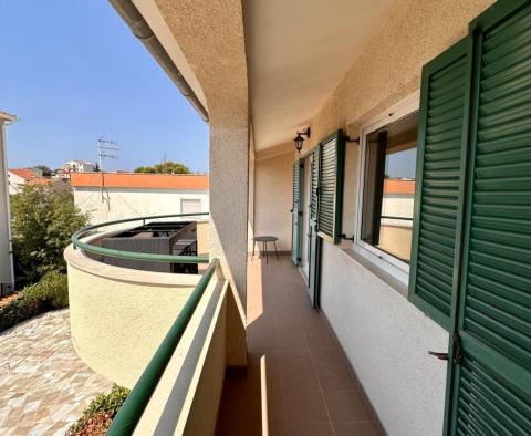 Haus mit 2 Wohnungen in der 2. Reihe zum Meer in Brodarica, zu verkaufen - foto 20