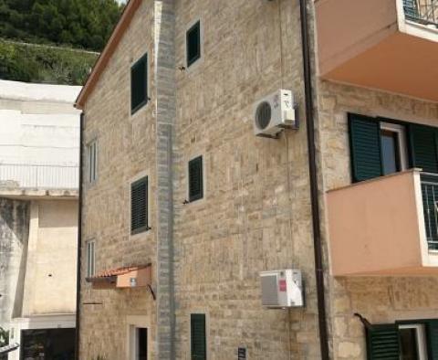Turistická nemovitost s 9 apartmány na Omišské riviéře, na prodej - pic 3