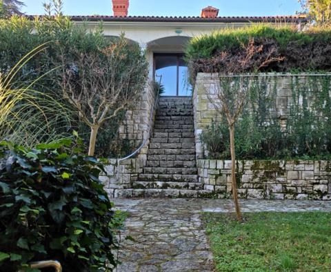 Egyedülálló villa közvetlenül a tenger mellett Umag környékén eladó - pic 8