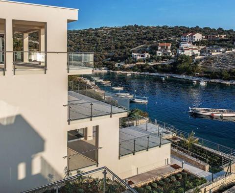 Skvělá volba pro vilu Dalmácie - nová luxusní vila na nábřeží oblasti Šibenik! 