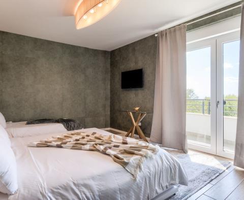 Wunderschöne Villa mit Tennisplätzen in Juršići, Svetvinčenat, zu verkaufen - foto 28