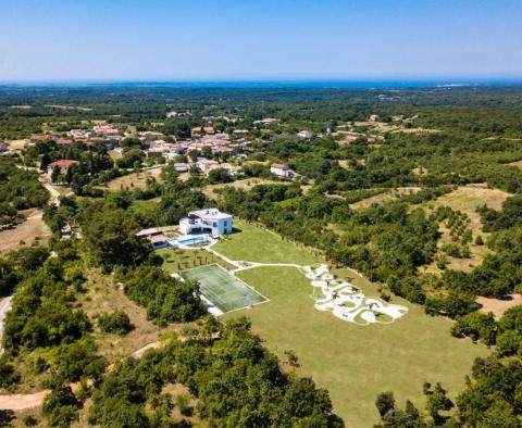 Wunderschöne Villa mit Tennisplätzen in Juršići, Svetvinčenat, zu verkaufen - foto 46