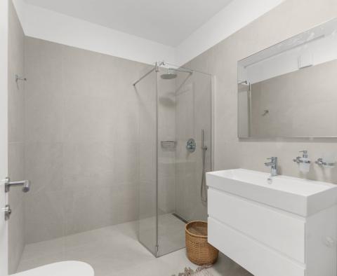 New villa of bespoke beauty in Poreč, for sale - pic 38