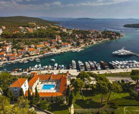 Die vielversprechendste Landseite auf der Insel Solta, Dalmatien 