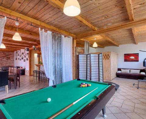 Просторная вилла с бассейном в Буйе, на продажу - фото 15