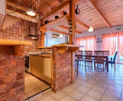 Просторная вилла с бассейном в Буйе, на продажу - фото 22