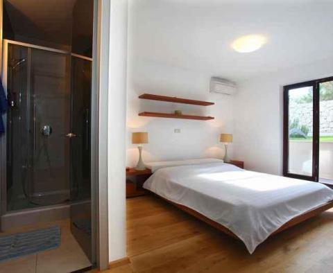 Vízparti modern villa medencével Povljában, Brac szigetén - pic 9