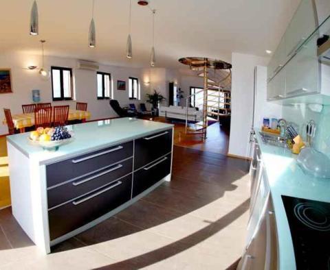 Vízparti modern villa medencével Povljában, Brac szigetén - pic 14