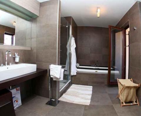 Vízparti modern villa medencével Povljában, Brac szigetén - pic 17