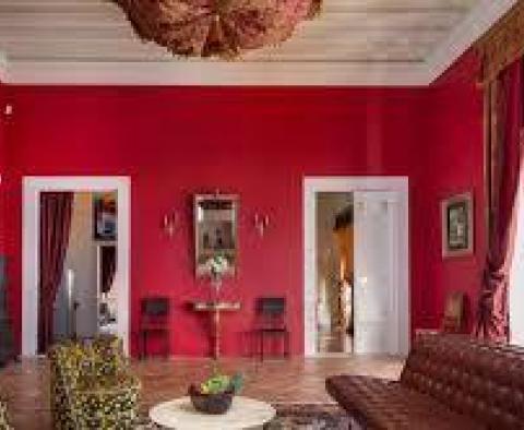 Appartement de luxe dans le palais de Dioclétien. Ancienne demeure du maréchal Napoléon avec de véritables éléments de décoration et meubles. - pic 3